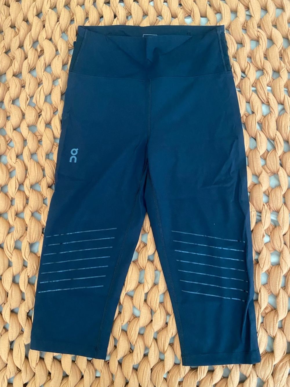 On Cloud Running Women’s Trail Capri Tights